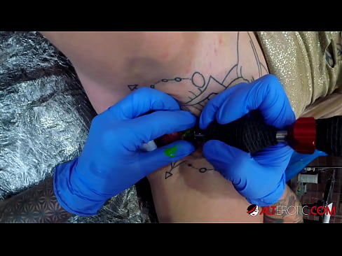 ❤️ Sully Savage, une chaudasse extrêmement tatouée, s'est fait tatouer le clitoris. ️ Sexe at fr.mysexpics.ru